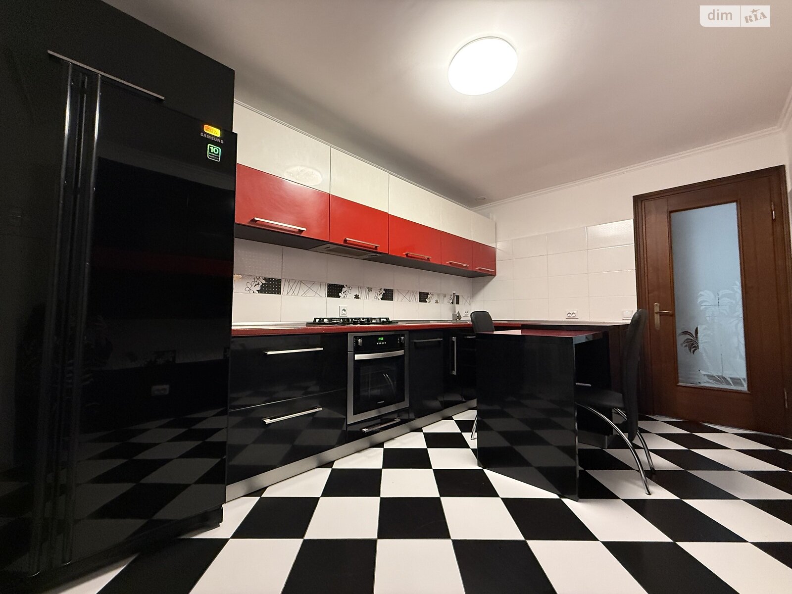 Продажа трехкомнатной квартиры в Тернополе, на бул. Просвещения, район Дружба фото 1