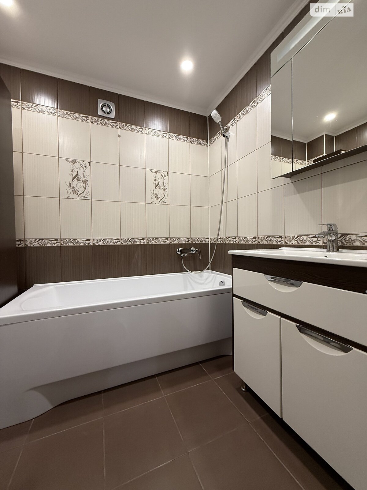 Продажа трехкомнатной квартиры в Тернополе, на бул. Просвещения, район Дружба фото 1