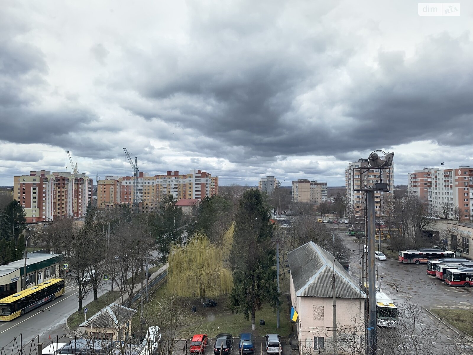 Продажа трехкомнатной квартиры в Тернополе, на ул. Троллейбусная 9Б, район Дружба фото 1 Продажа трехкомнатной квартиры в Тернополе, на ул. Троллейбусная 9Б, район Дружба фото 1