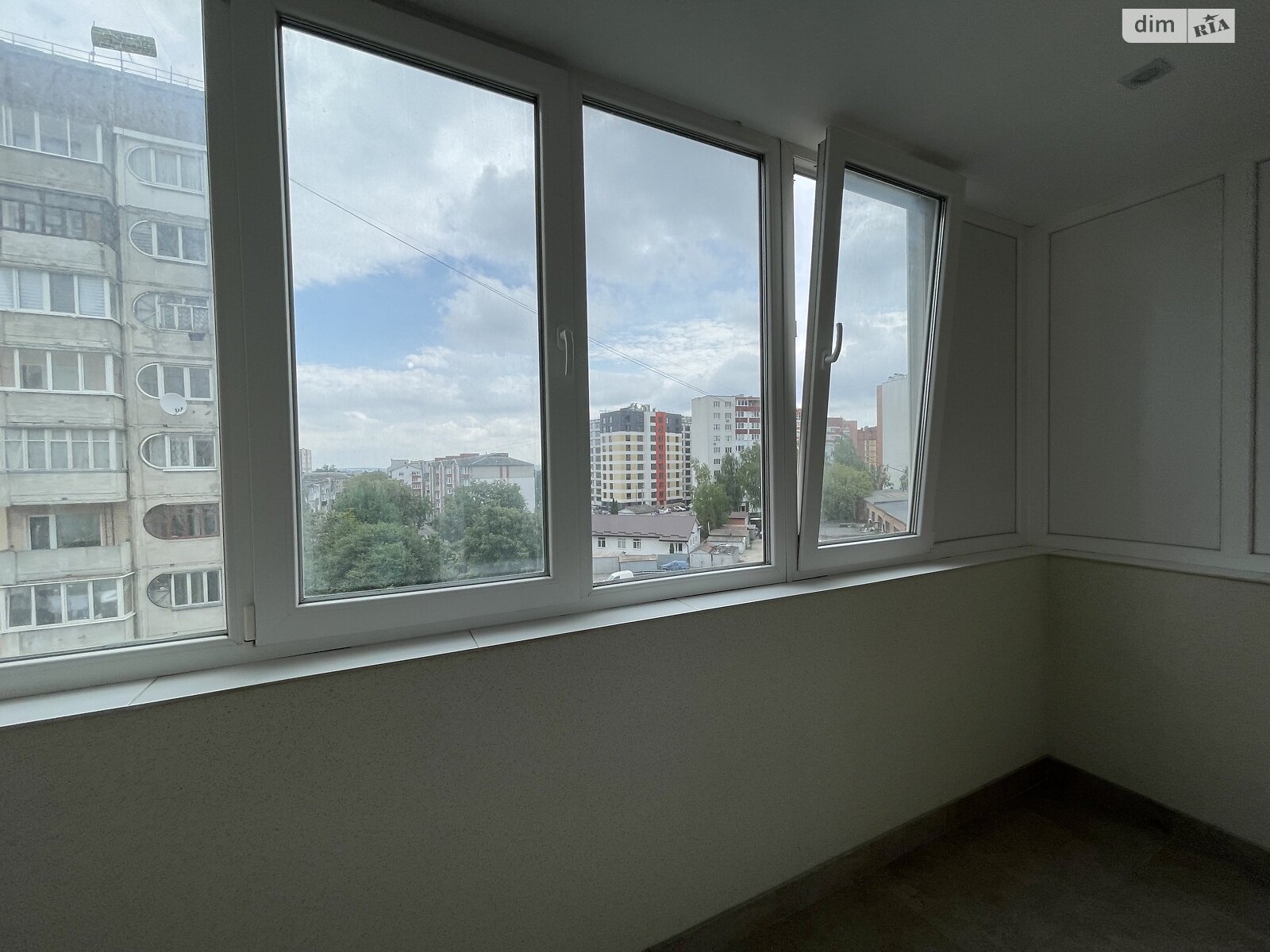Продаж двокімнатної квартири в Тернополі, на вул. Тролейбусна, район Дружба фото 1 Продаж двокімнатної квартири в Тернополі, на вул. Тролейбусна, район Дружба фото 1