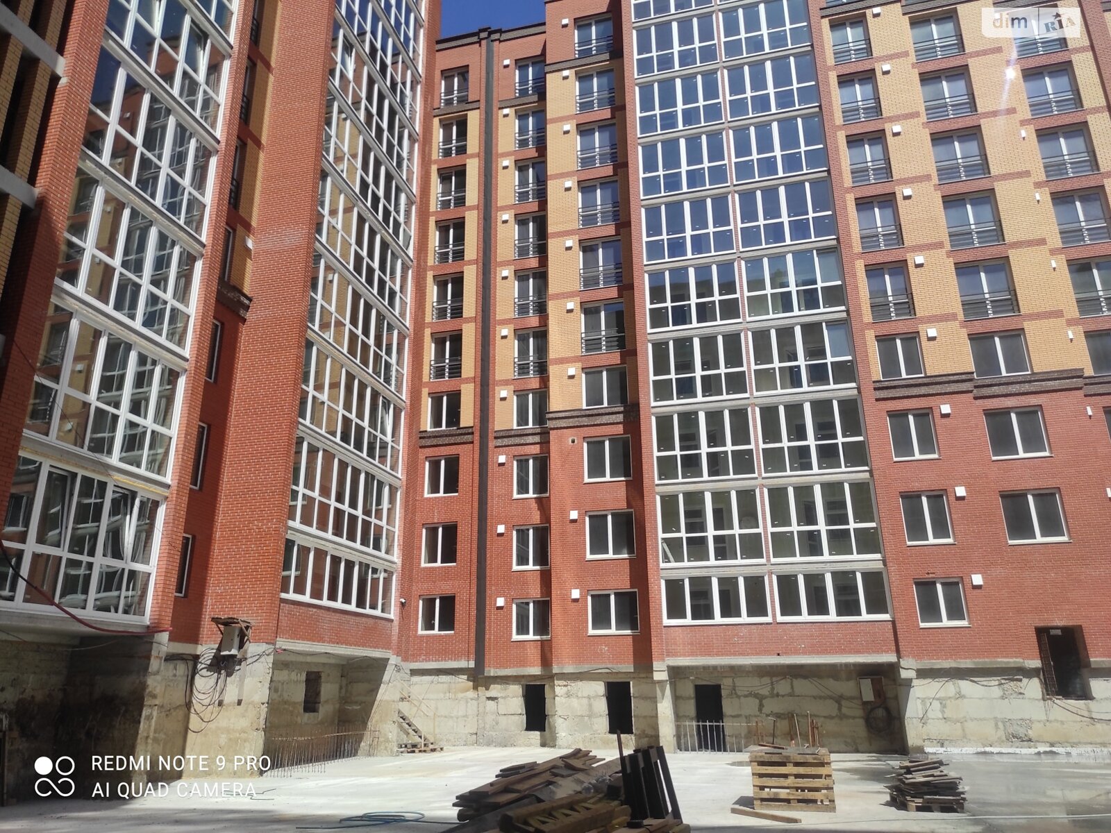 Продажа трехкомнатной квартиры в Тернополе, на ул. Владимира Лучаковского 7, район Дружба фото 1 Продажа трехкомнатной квартиры в Тернополе, на ул. Владимира Лучаковского 7, район Дружба фото 1