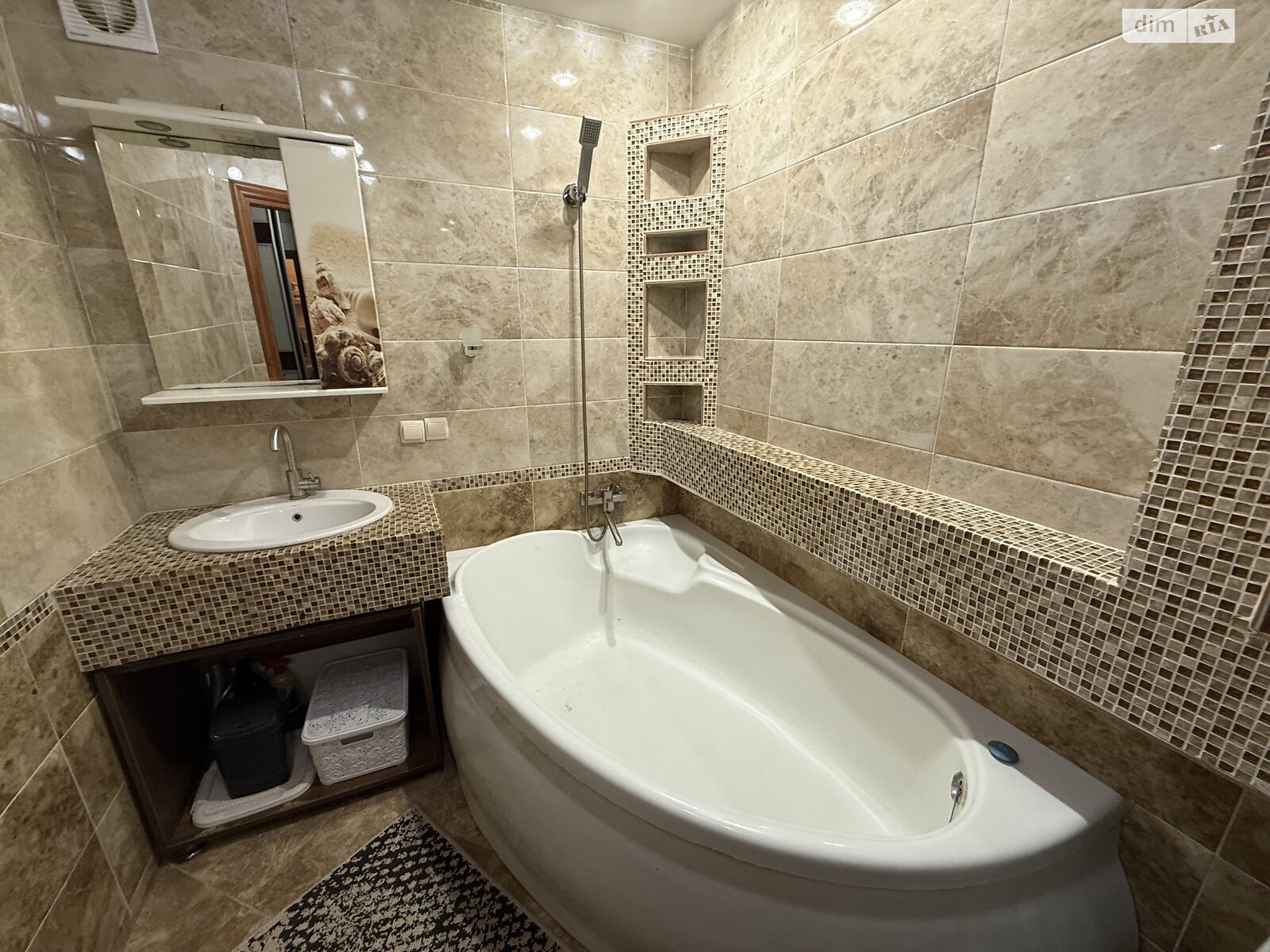 Продажа трехкомнатной квартиры в Тернополе, на ул. Владимира Лучаковского, район Дружба фото 1 Продажа трехкомнатной квартиры в Тернополе, на ул. Владимира Лучаковского, район Дружба фото 1