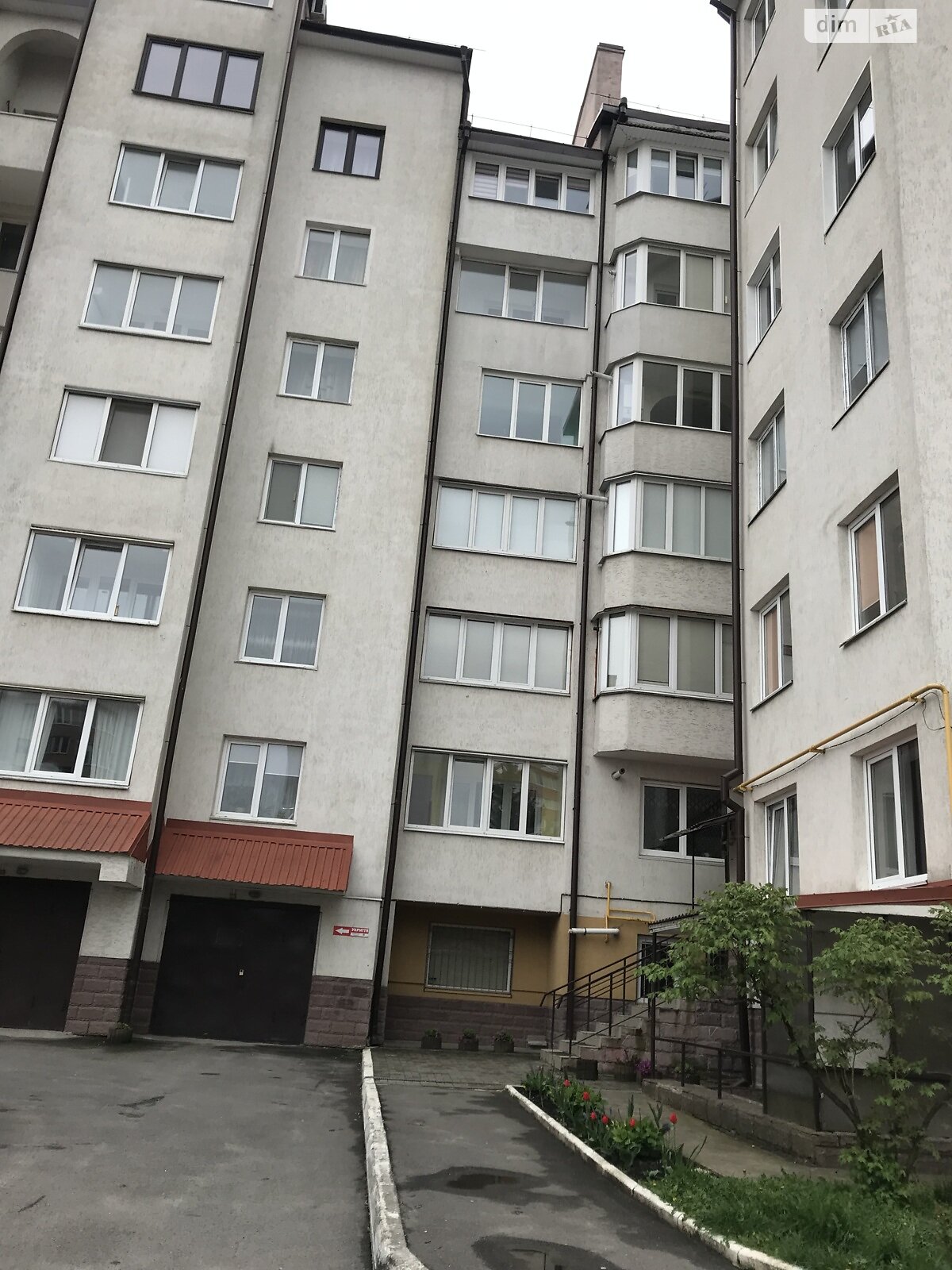 Продаж трикімнатної квартири в Тернополі, на вул. Євгена Коновальця, район Канада фото 1