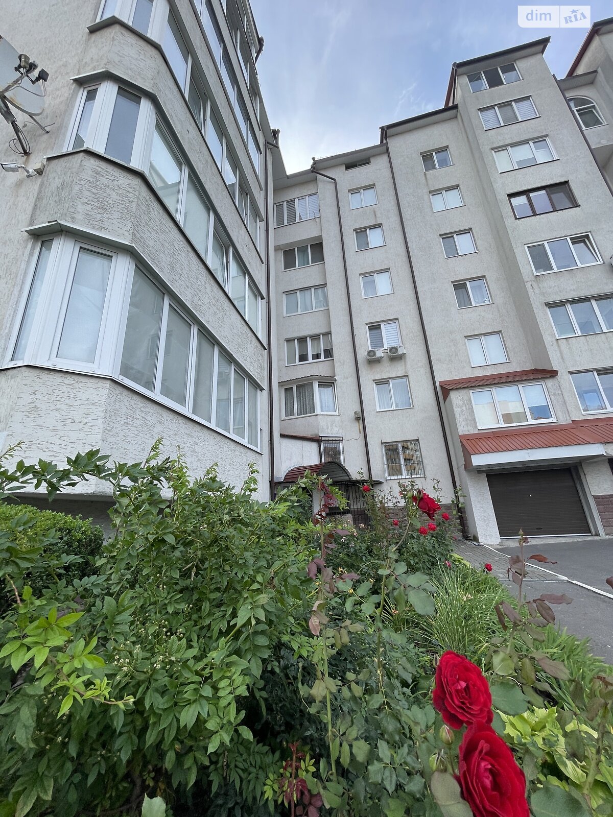 Продаж трикімнатної квартири в Тернополі, на вул. Євгена Коновальця, район Канада фото 1 Продаж трикімнатної квартири в Тернополі, на вул. Євгена Коновальця, район Канада фото 1