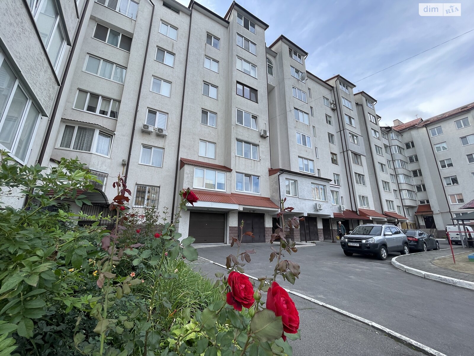 Продаж трикімнатної квартири в Тернополі, на вул. Євгена Коновальця, район Канада фото 1 Продаж трикімнатної квартири в Тернополі, на вул. Євгена Коновальця, район Канада фото 1