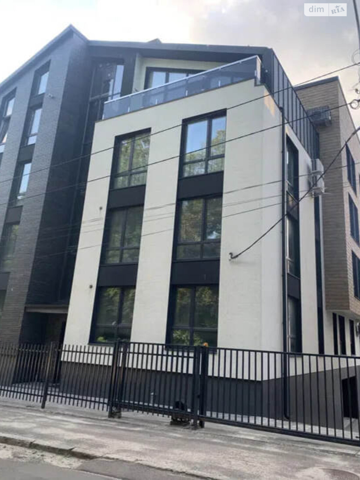 Продажа трехкомнатной квартиры в Тернополе, на ул. Петрушевича, район Канада фото 1 Продажа трехкомнатной квартиры в Тернополе, на ул. Петрушевича, район Канада фото 1