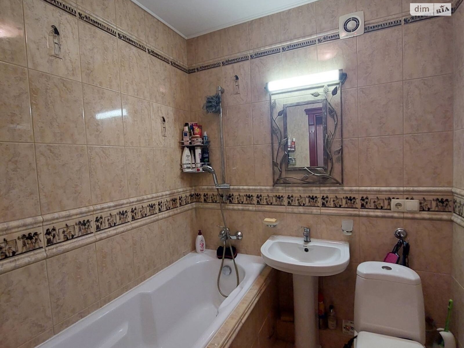 Продаж трикімнатної квартири в Тернополі, на вул. Рєпіна 18, район Канада фото 1 Продаж трикімнатної квартири в Тернополі, на вул. Рєпіна 18, район Канада фото 1