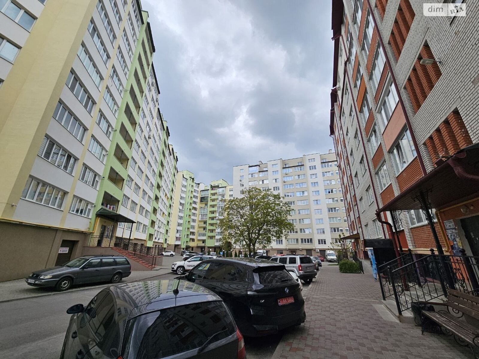 Продаж трикімнатної квартири в Тернополі, на вул. Рєпіна, район Канада фото 1 Продаж трикімнатної квартири в Тернополі, на вул. Рєпіна, район Канада фото 1