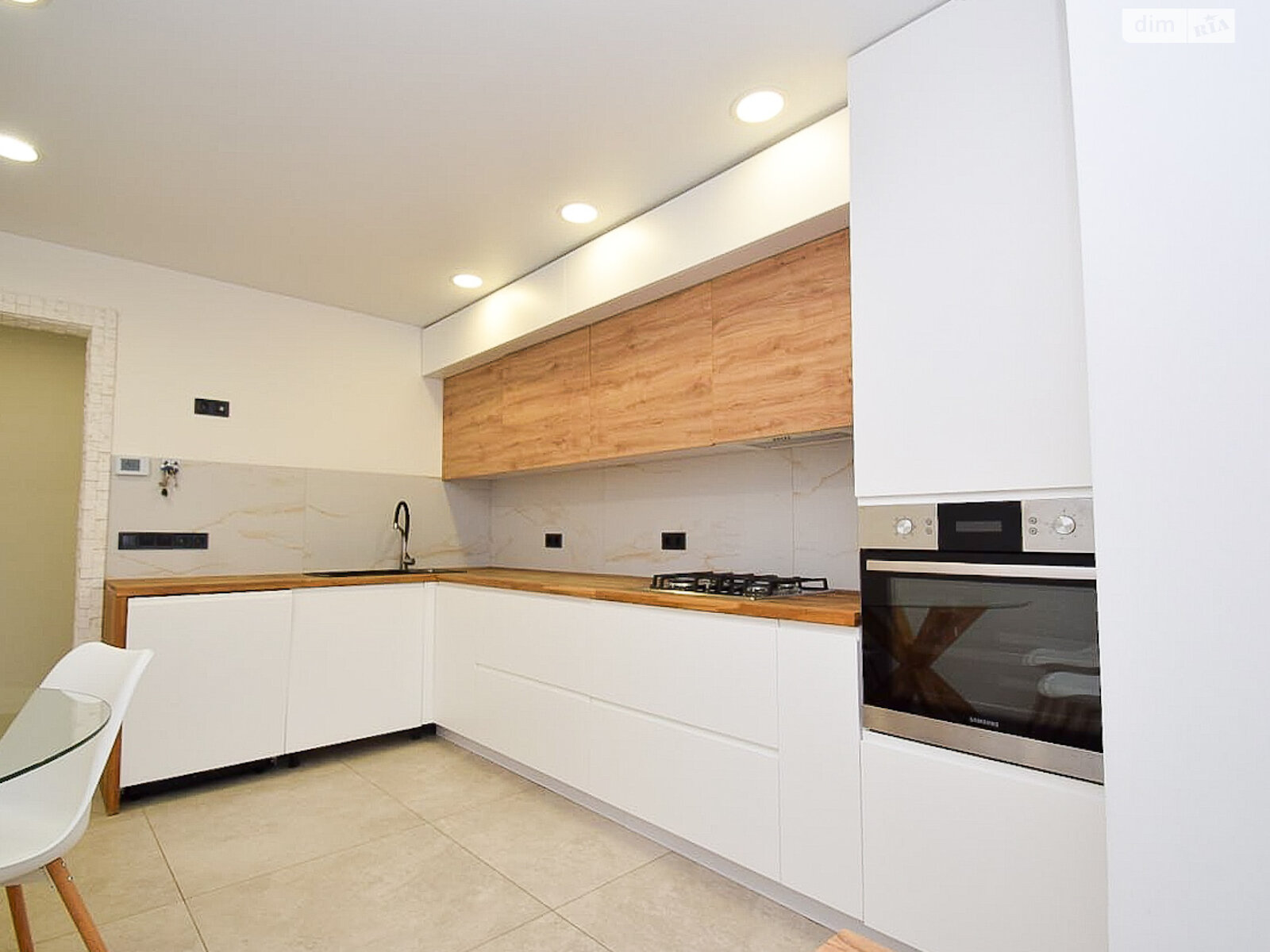 Продаж чотирикімнатної квартири в Тернополі, на вул. Рєпіна 36, район Канада фото 1