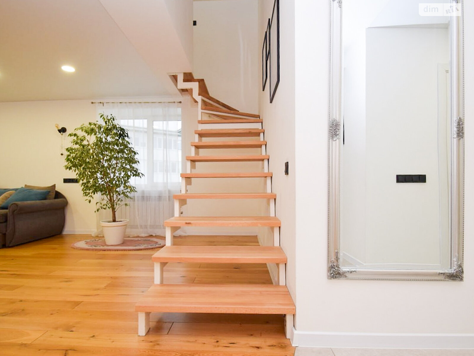 Продаж чотирикімнатної квартири в Тернополі, на вул. Рєпіна 36, район Канада фото 1