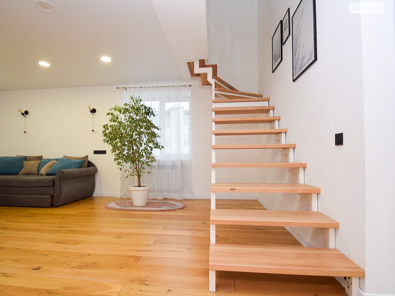 Продаж чотирикімнатної квартири в Тернополі, на вул. Рєпіна 36, район Канада фото 1