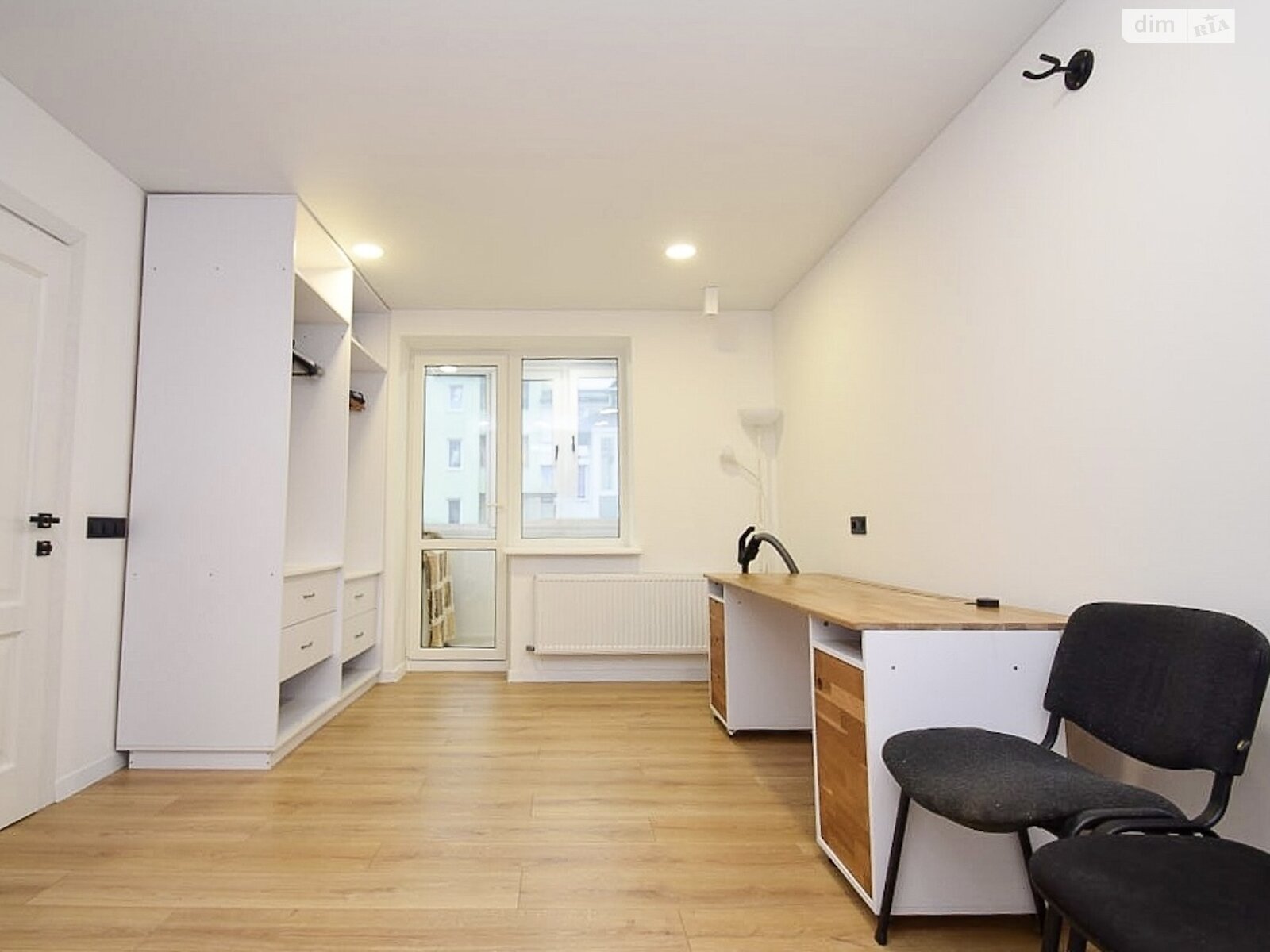 Продаж чотирикімнатної квартири в Тернополі, на вул. Рєпіна 36, район Канада фото 1