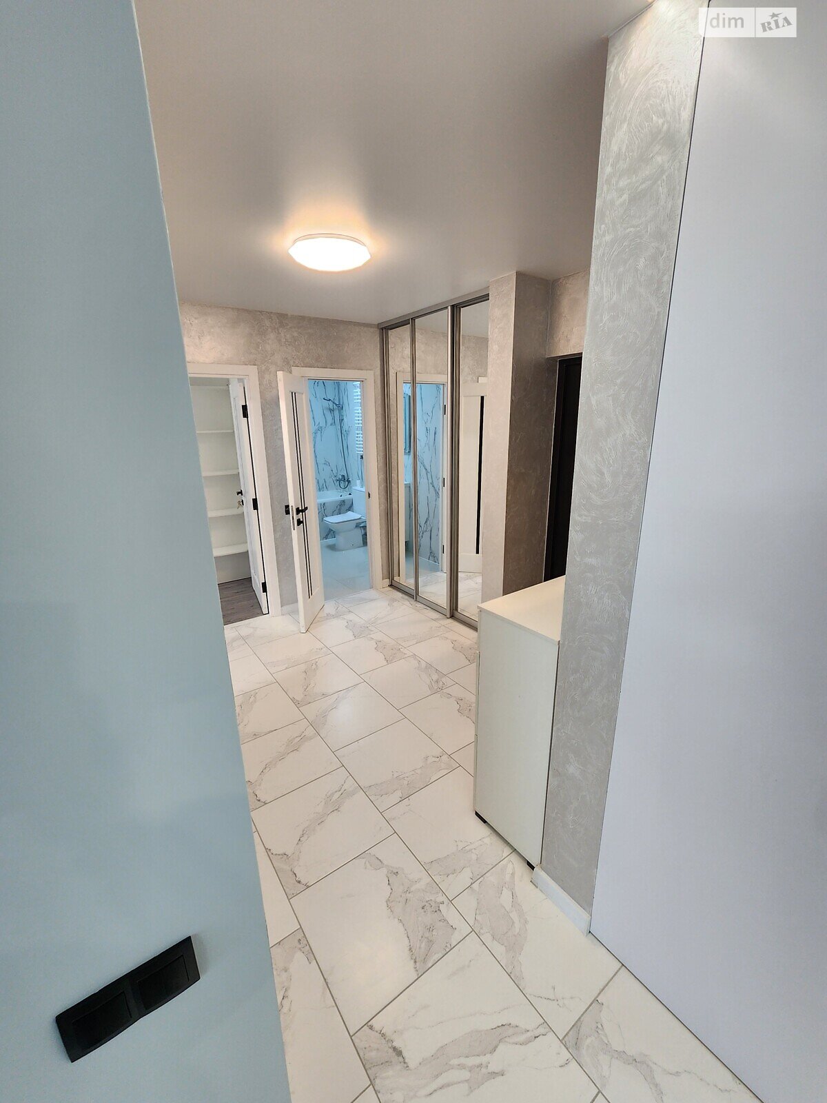 Продажа трехкомнатной квартиры в Тернополе, на просп. Злуки 7, район Канада фото 1 Продажа трехкомнатной квартиры в Тернополе, на просп. Злуки 7, район Канада фото 1