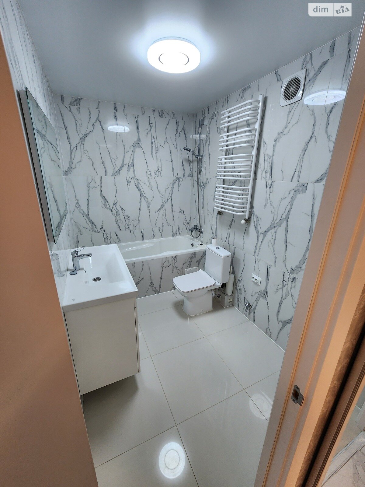 Продажа трехкомнатной квартиры в Тернополе, на просп. Злуки 7, район Канада фото 1 Продажа трехкомнатной квартиры в Тернополе, на просп. Злуки 7, район Канада фото 1