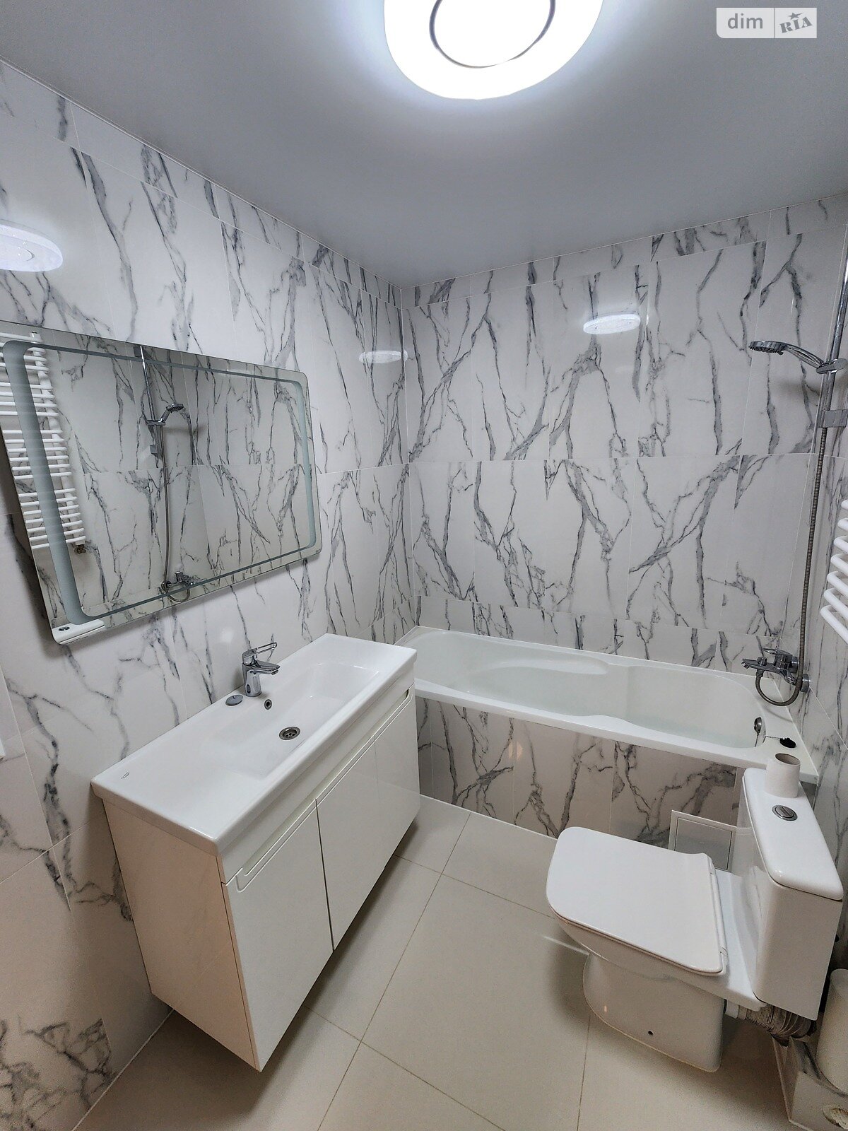 Продажа трехкомнатной квартиры в Тернополе, на просп. Злуки 7, район Канада фото 1 Продажа трехкомнатной квартиры в Тернополе, на просп. Злуки 7, район Канада фото 1
