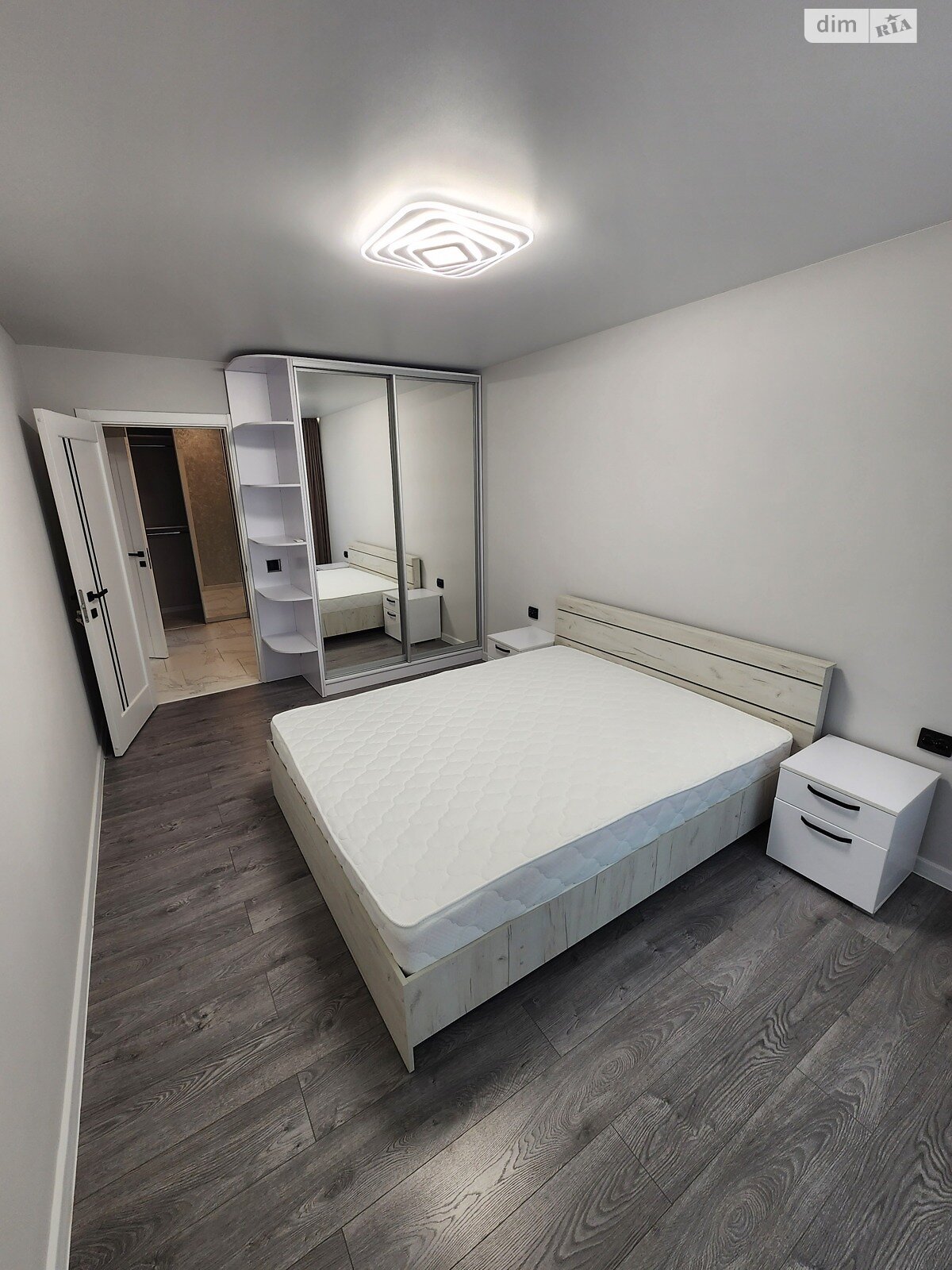 Продажа трехкомнатной квартиры в Тернополе, на просп. Злуки 7, район Канада фото 1 Продажа трехкомнатной квартиры в Тернополе, на просп. Злуки 7, район Канада фото 1
