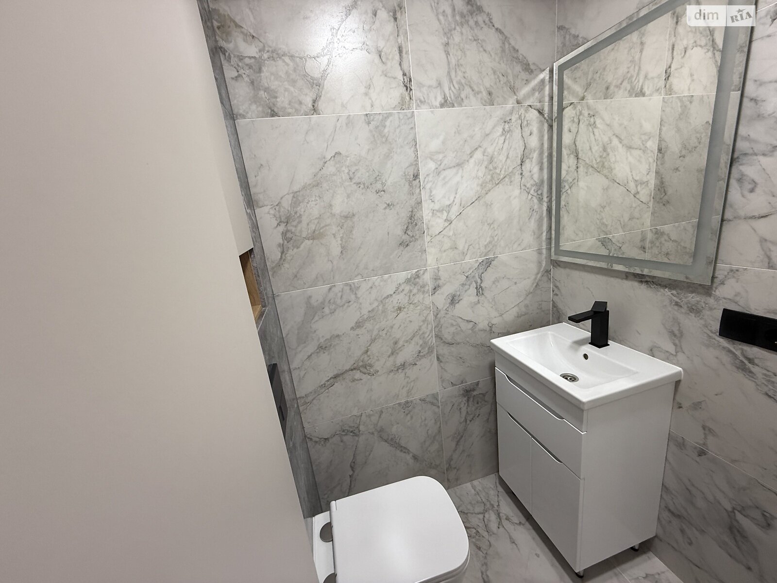 Продажа двухкомнатной квартиры в Тернополе, на просп. Злуки 7, район Канада фото 1 Продажа двухкомнатной квартиры в Тернополе, на просп. Злуки 7, район Канада фото 1