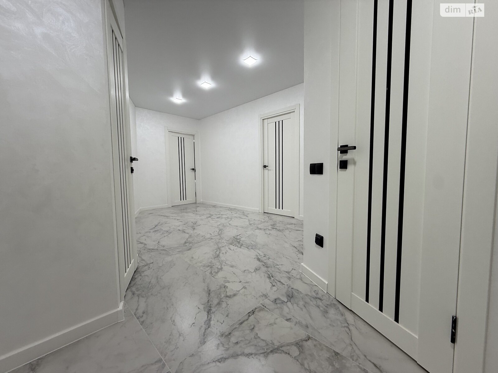 Продажа двухкомнатной квартиры в Тернополе, на просп. Злуки 7, район Канада фото 1 Продажа двухкомнатной квартиры в Тернополе, на просп. Злуки 7, район Канада фото 1