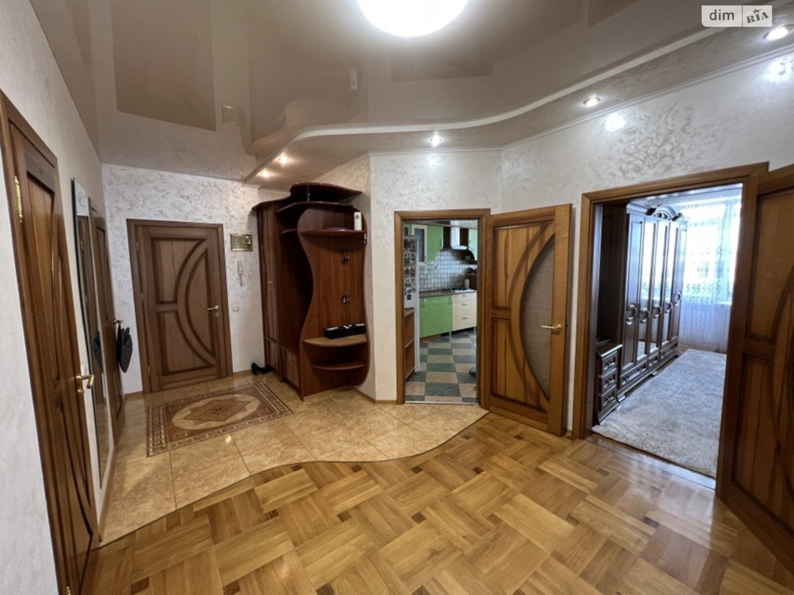 Продаж трикімнатної квартири в Тернополі, на вул. Євгена Коновальця, район Канада фото 1 Продаж трикімнатної квартири в Тернополі, на вул. Євгена Коновальця, район Канада фото 1
