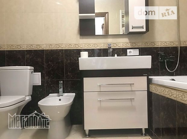 Продажа трехкомнатной квартиры в Тернополе, на Коновальця район Канада фото 1 Продажа трехкомнатной квартиры в Тернополе, на Коновальця район Канада фото 1