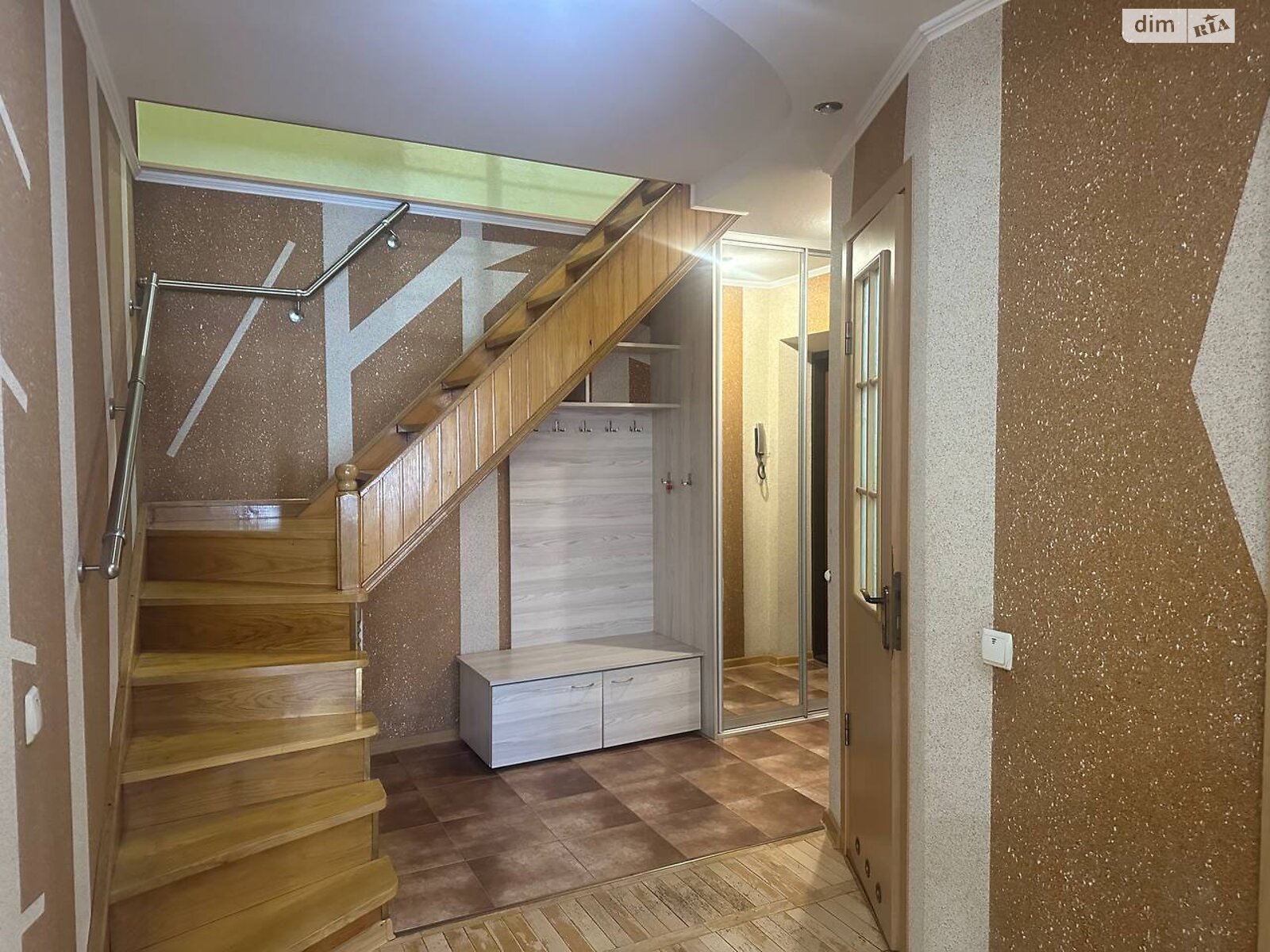 Продажа трехкомнатной квартиры в Тернополе, на ул. Золотогорская, район Кутковцы фото 1 Продажа трехкомнатной квартиры в Тернополе, на ул. Золотогорская, район Кутковцы фото 1