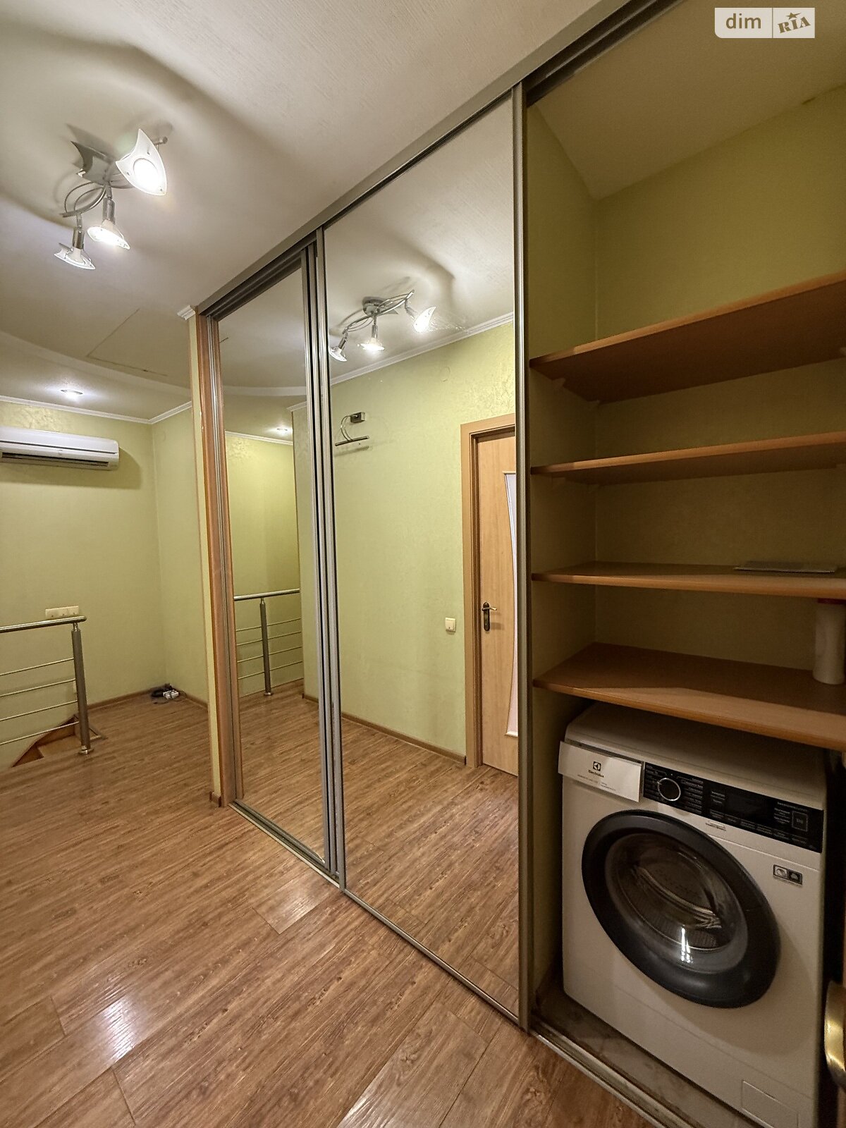 Продаж трикімнатної квартири в Тернополі, на вул. Золотогірська, район Кутківці фото 1 Продаж трикімнатної квартири в Тернополі, на вул. Золотогірська, район Кутківці фото 1