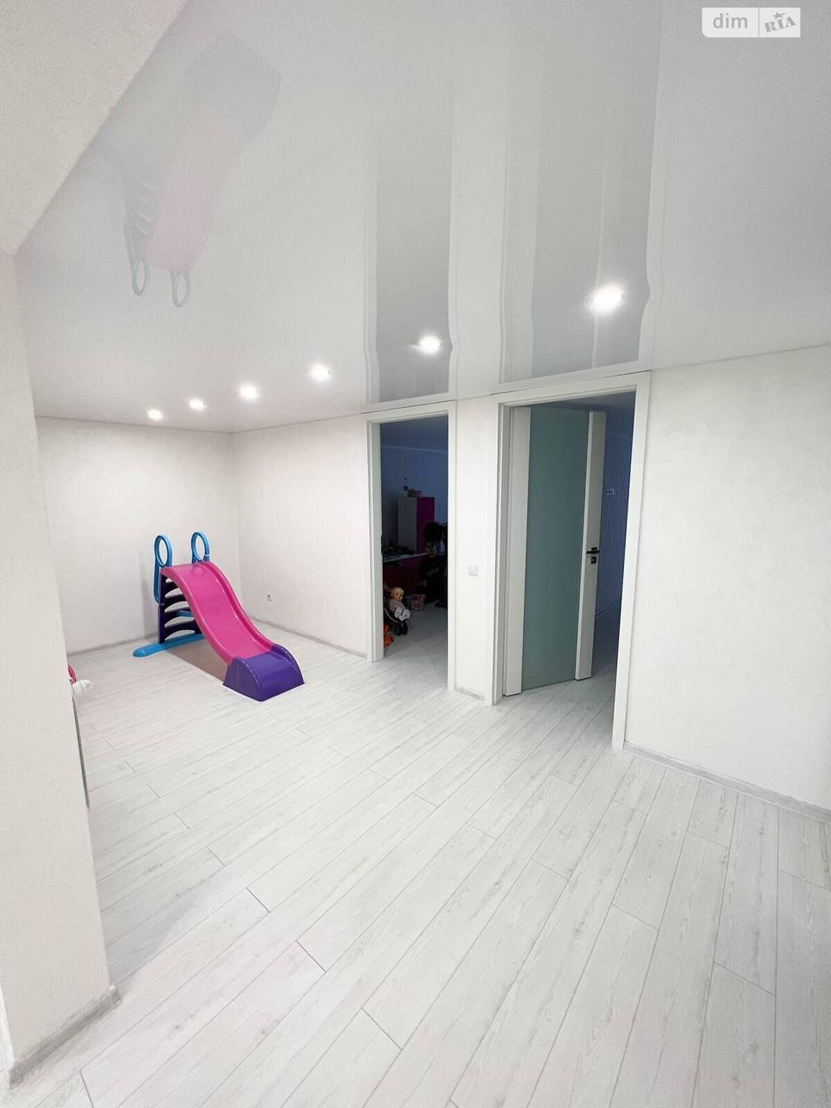 Продаж шестикімнатної квартири в Тернополі, на вул. Білогірська 18В, район Оболоня фото 1 Продаж шестикімнатної квартири в Тернополі, на вул. Білогірська 18В, район Оболоня фото 1