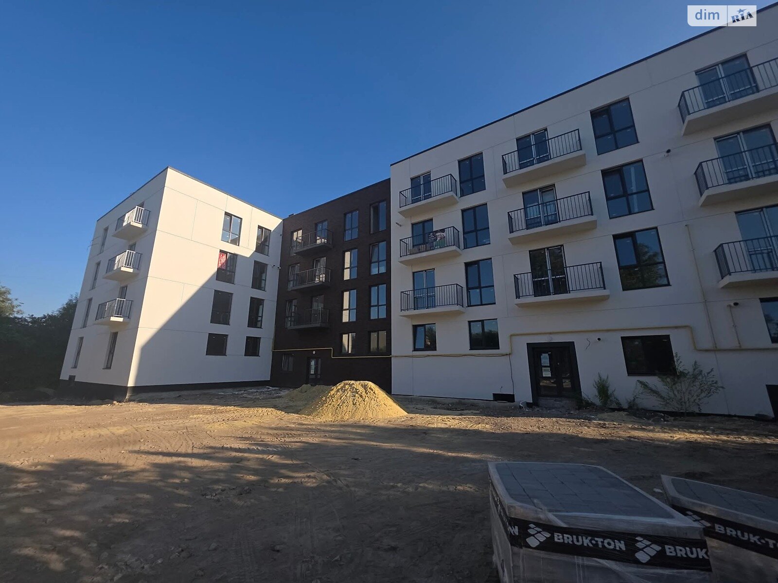 Продаж трикімнатної квартири в Тернополі, на вул. Стадникової Софії 40, район Оболоня фото 1 Продаж трикімнатної квартири в Тернополі, на вул. Стадникової Софії 40, район Оболоня фото 1