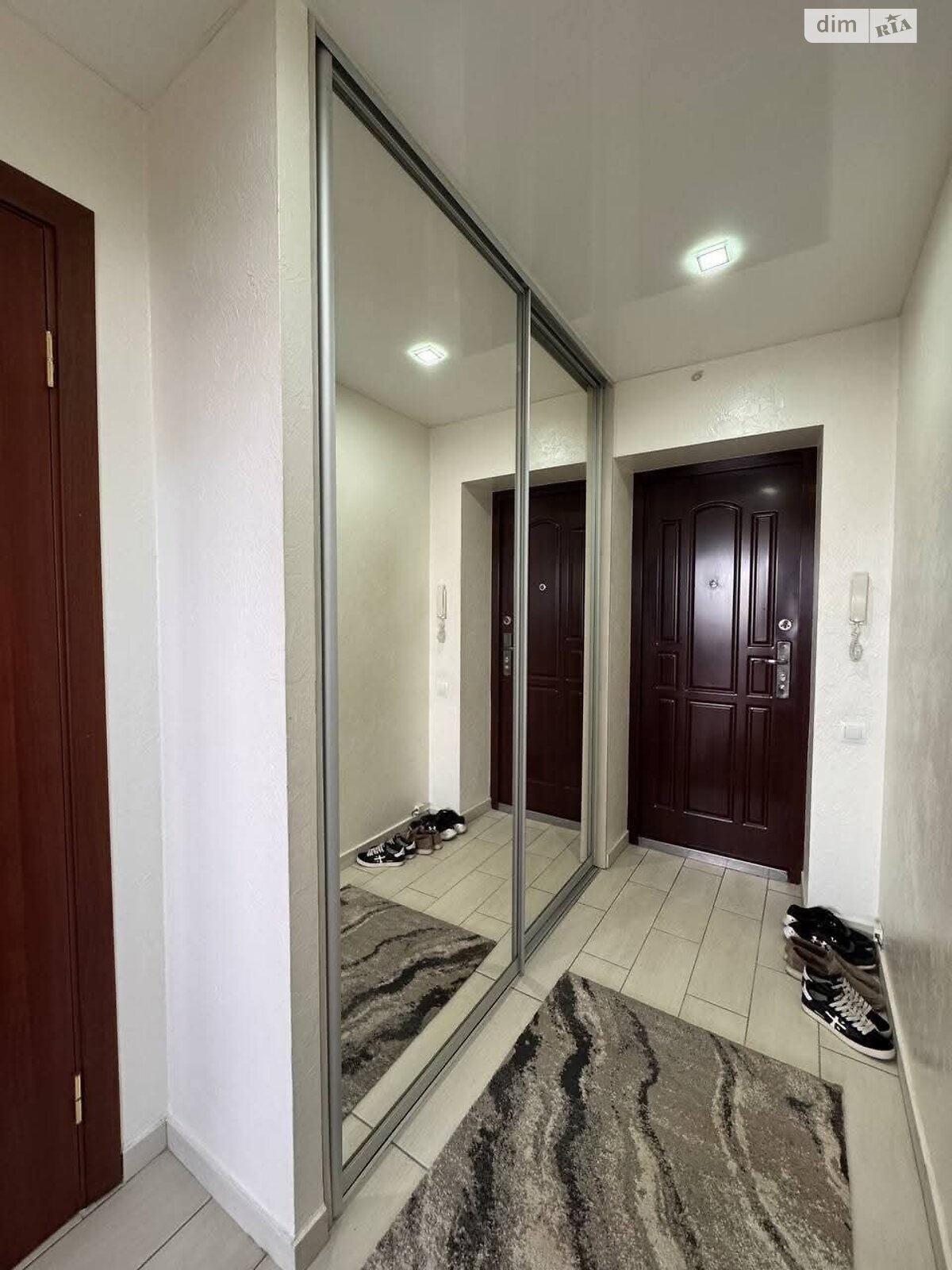 Продажа трехкомнатной квартиры в Тернополе, на ул. Микулинецкая 42, район Сахарный завод фото 1 Продажа трехкомнатной квартиры в Тернополе, на ул. Микулинецкая 42, район Сахарный завод фото 1