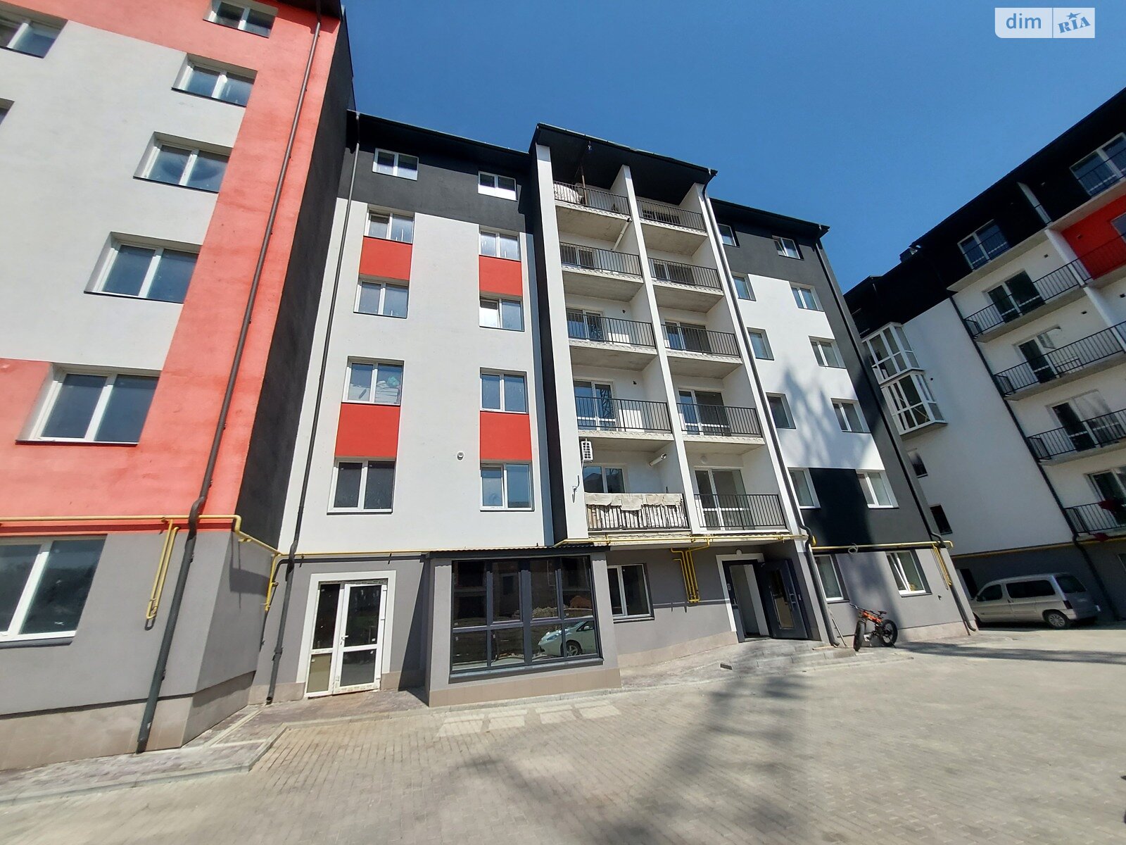 Продажа трехкомнатной квартиры в Петрикове, на ул. Шептицкого, фото 1