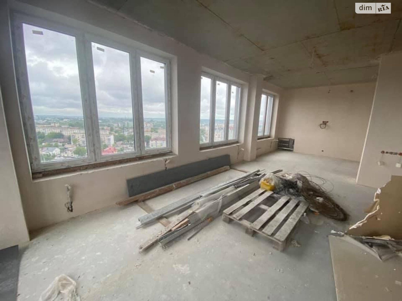 Продажа пятикомнатной квартиры в Тернополе, на просп. Бандеры Степана 36, район Центр фото 1 Продажа пятикомнатной квартиры в Тернополе, на просп. Бандеры Степана 36, район Центр фото 1
