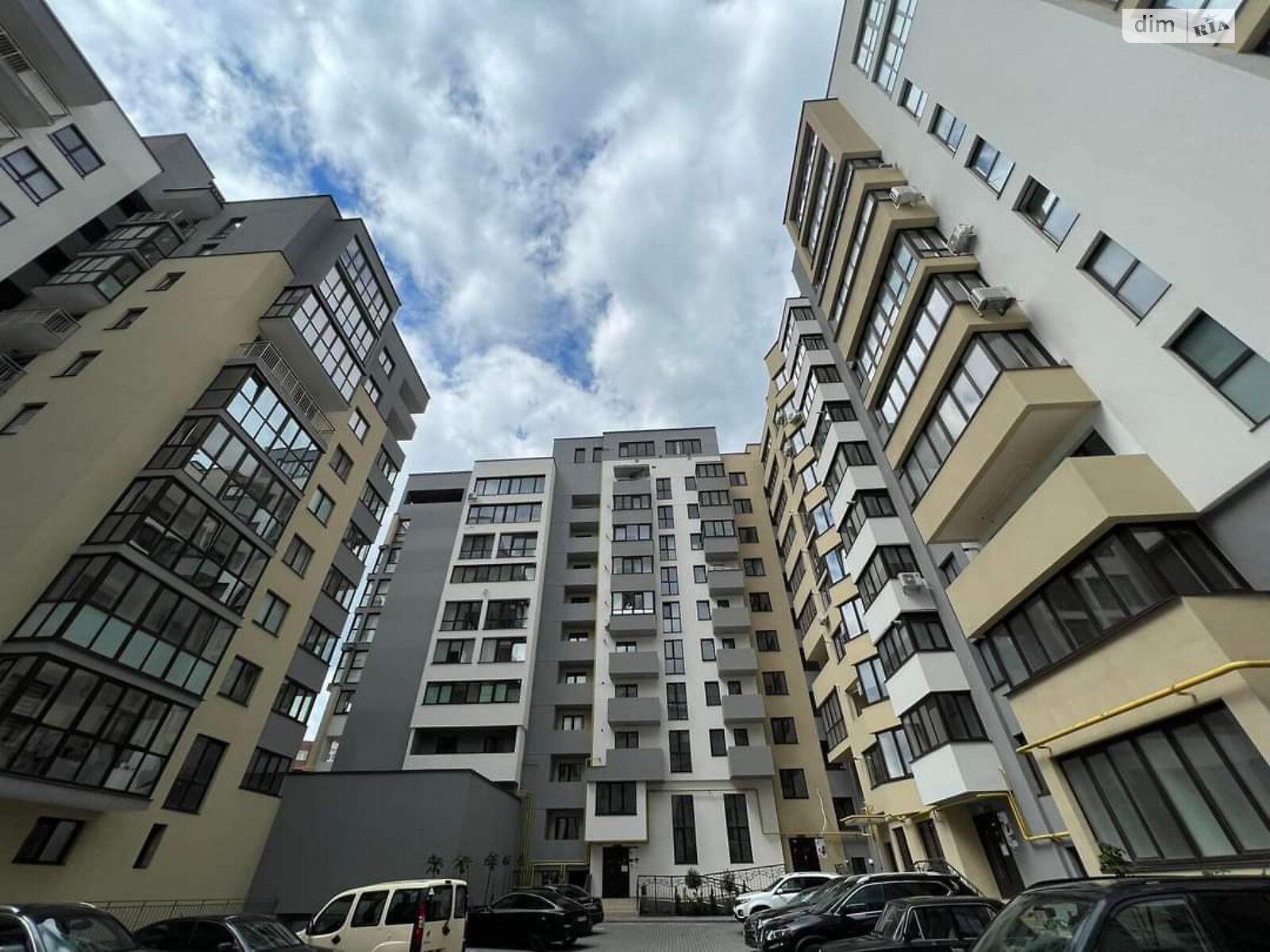 Продаж трикімнатної квартири в Тернополі, на просп. Бандери Степана, район Центр фото 1 Продаж трикімнатної квартири в Тернополі, на просп. Бандери Степана, район Центр фото 1