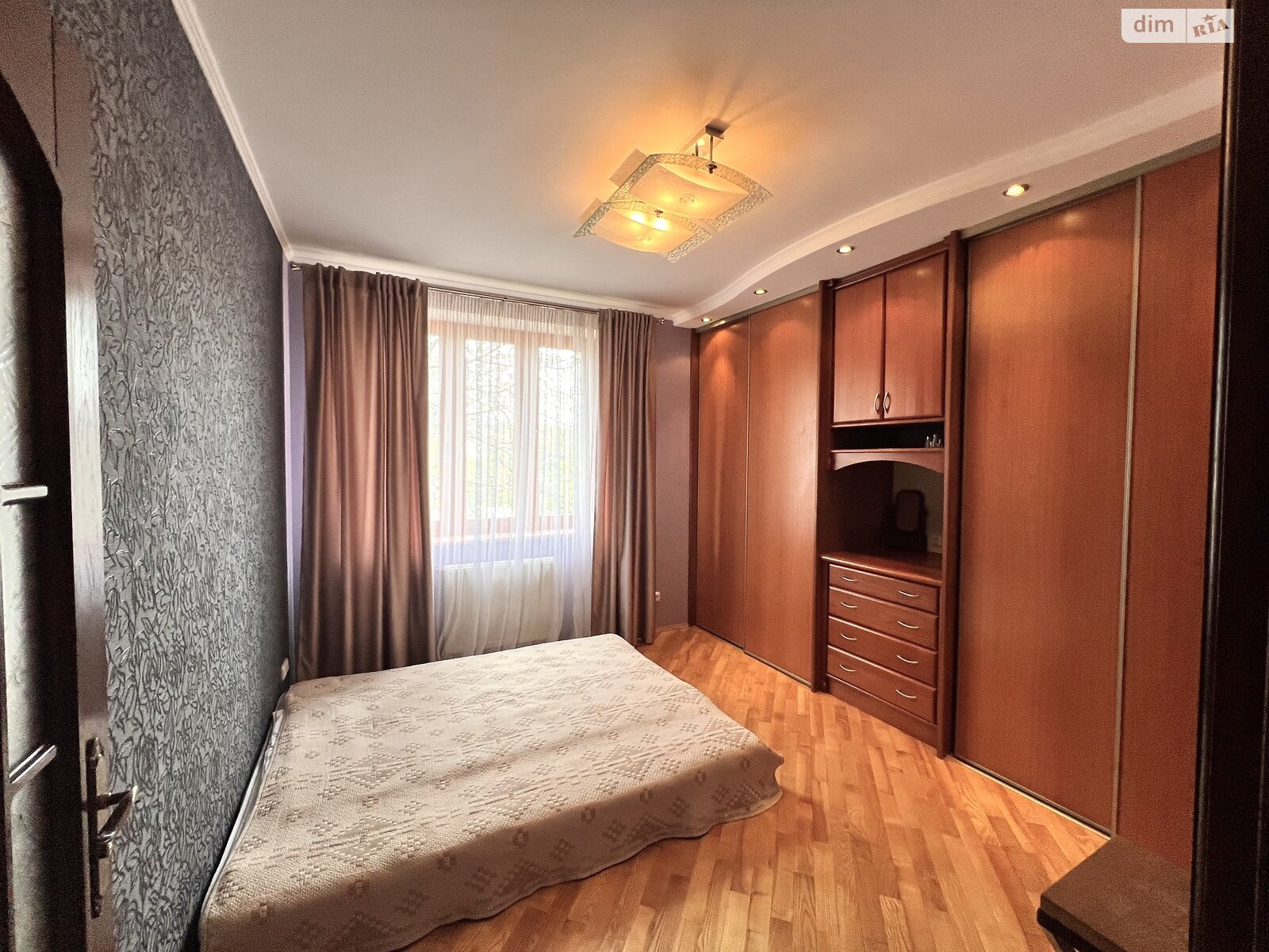 Продажа трехкомнатной квартиры в Тернополе, на ул. Франко Ивана 10, район Центр фото 1 Продажа трехкомнатной квартиры в Тернополе, на ул. Франко Ивана 10, район Центр фото 1