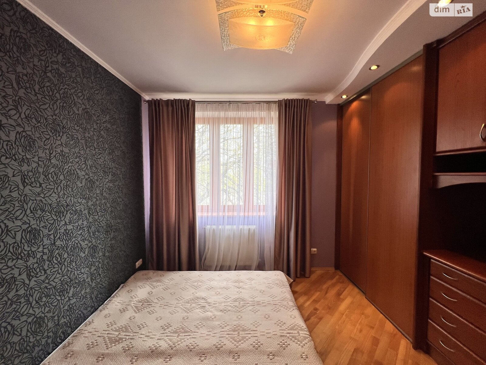 Продажа трехкомнатной квартиры в Тернополе, на ул. Франко Ивана 10, район Центр фото 1 Продажа трехкомнатной квартиры в Тернополе, на ул. Франко Ивана 10, район Центр фото 1