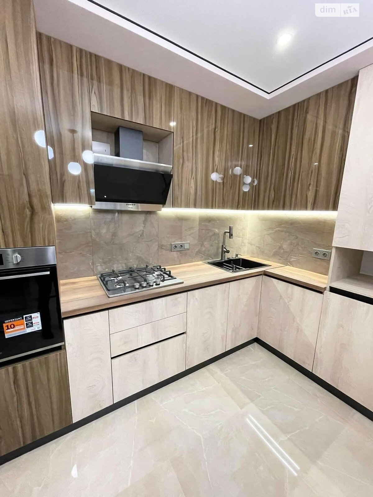 Продажа двухкомнатной квартиры в Тернополе, на пер. Кирпичный, район Центр фото 1 Продажа двухкомнатной квартиры в Тернополе, на пер. Кирпичный, район Центр фото 1