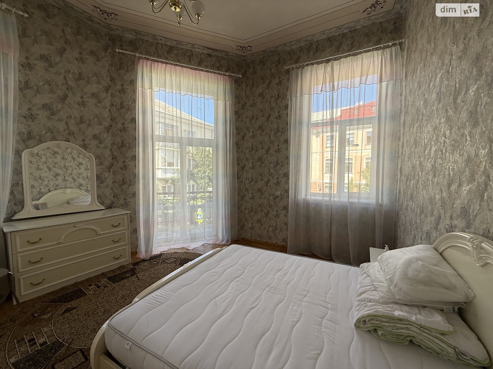 Продажа трехкомнатной квартиры в Тернополе, на ул. Листопадовая, район Центр фото 1