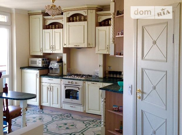 Продажа трехкомнатной квартиры в Тернополе, район Центр фото 1 Продажа трехкомнатной квартиры в Тернополе, район Центр фото 1