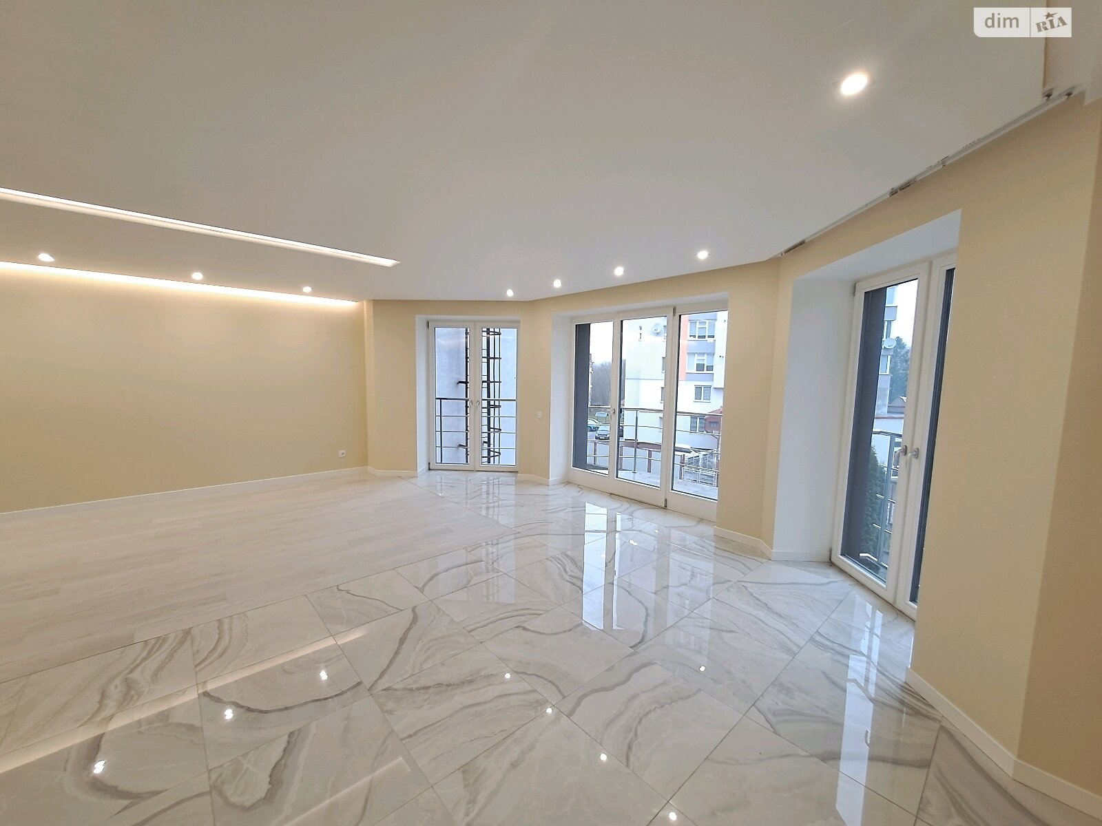 Продажа трехкомнатной квартиры в Тернополе, на ул. Вербицкого Михаила, район Канада фото 1