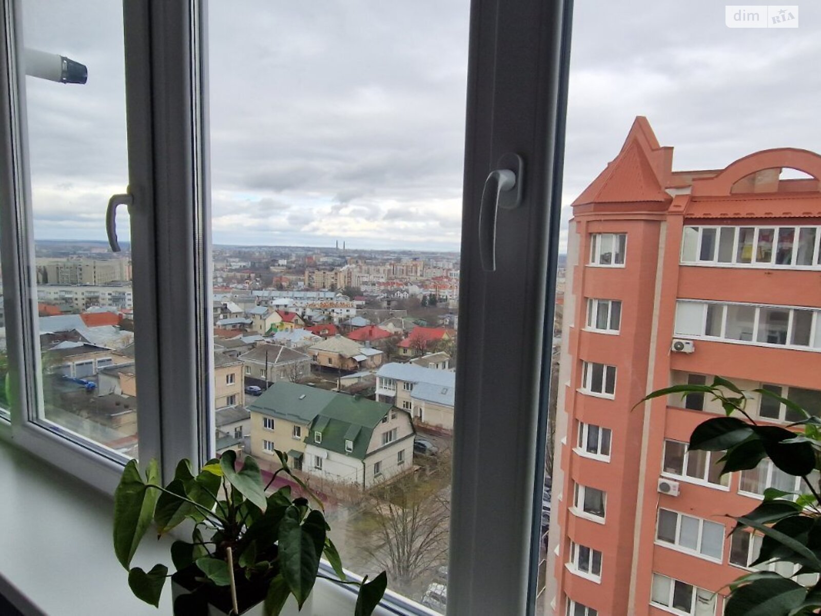 Продажа трехкомнатной квартиры в Тернополе, на ул. Полевого Омельяна, район Восточный фото 1