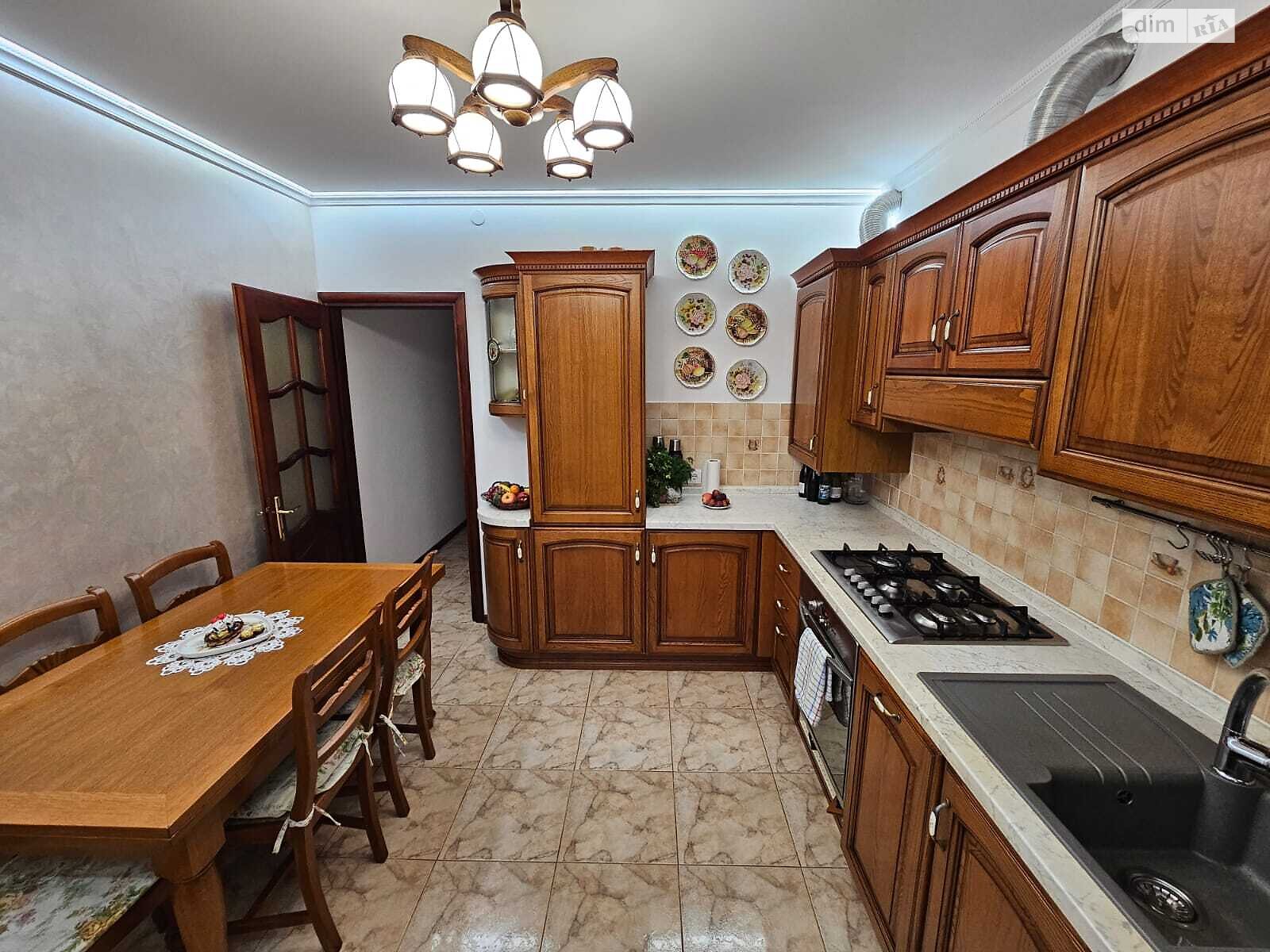 Продаж трикімнатної квартири в Трускавці, на вул. Данилишиних 57, район Трускавець фото 1 Продаж трикімнатної квартири в Трускавці, на вул. Данилишиних 57, район Трускавець фото 1