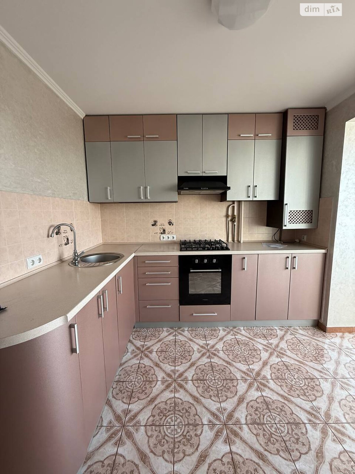 Продаж трикімнатної квартири в Угринові, на вул. Галицька 203, район Пасічна фото 1 Продаж трикімнатної квартири в Угринові, на вул. Галицька 203, район Пасічна фото 1