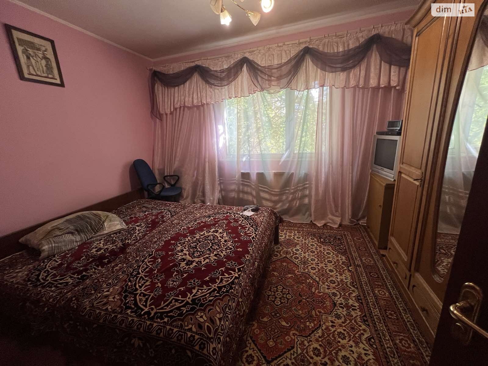 Продажа трехкомнатной квартиры в Ужгороде, на ул. 8-го Марта 26, фото 1