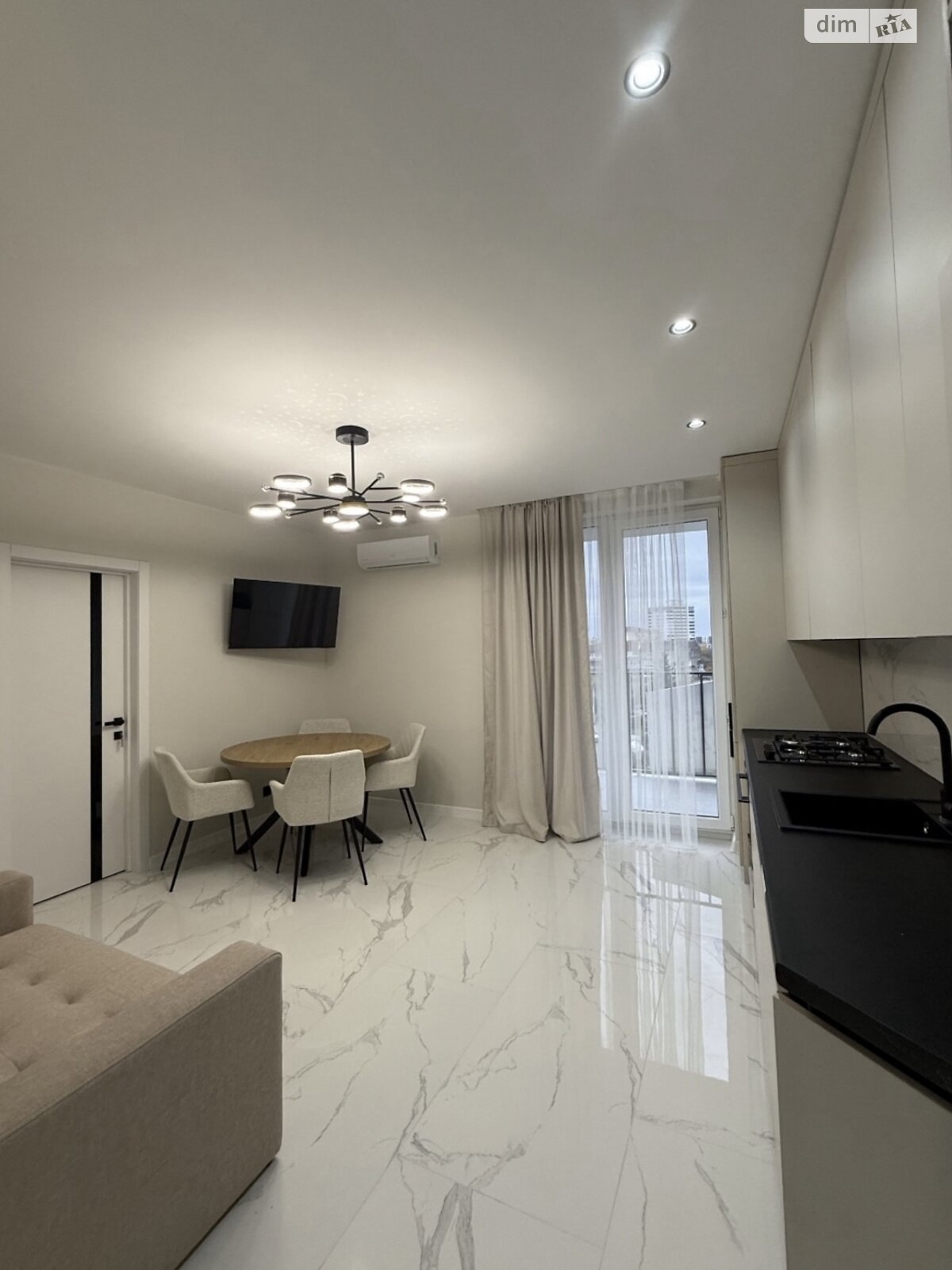 Продаж двокімнатної квартири в Ужгороді, на вул. Баб'яка, фото 1