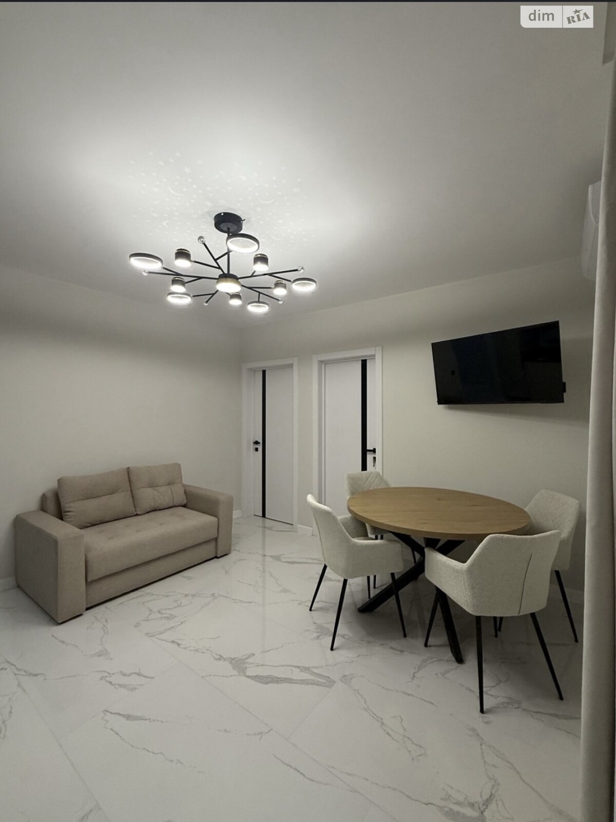 Продаж двокімнатної квартири в Ужгороді, на вул. Баб'яка, фото 1