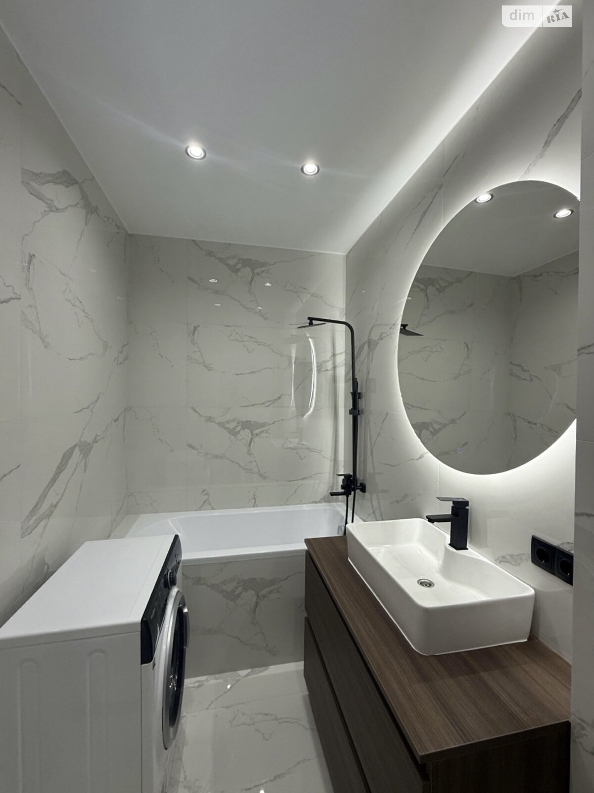 Продаж двокімнатної квартири в Ужгороді, на вул. Баб'яка, фото 1