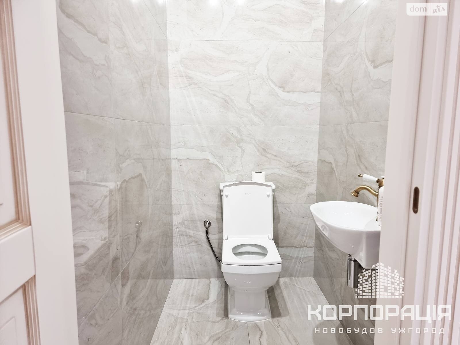 Продаж п`ятикімнатної квартири в Ужгороді, на вул. Миколи Амосова, район БАМ фото 1 Продаж п`ятикімнатної квартири в Ужгороді, на вул. Миколи Амосова, район БАМ фото 1