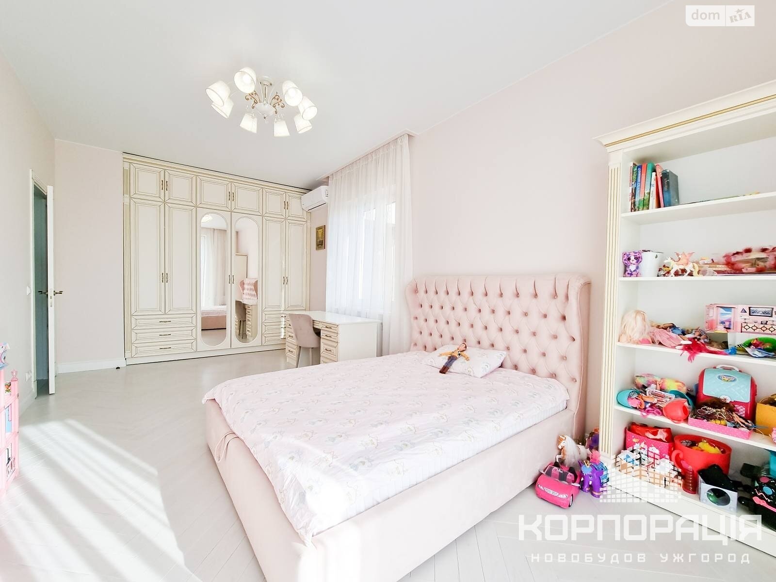 Продаж п`ятикімнатної квартири в Ужгороді, на вул. Миколи Амосова, район БАМ фото 1 Продаж п`ятикімнатної квартири в Ужгороді, на вул. Миколи Амосова, район БАМ фото 1