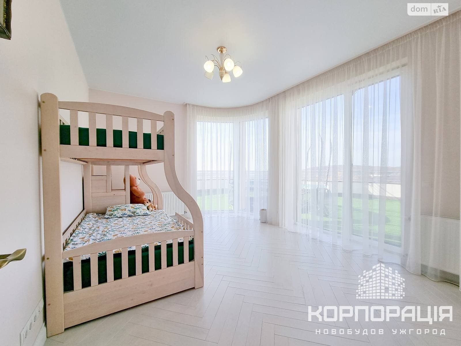 Продаж п`ятикімнатної квартири в Ужгороді, на вул. Миколи Амосова, район БАМ фото 1 Продаж п`ятикімнатної квартири в Ужгороді, на вул. Миколи Амосова, район БАМ фото 1