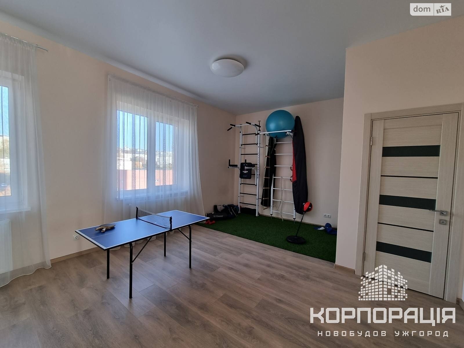 Продаж п`ятикімнатної квартири в Ужгороді, на вул. Миколи Амосова, район БАМ фото 1 Продаж п`ятикімнатної квартири в Ужгороді, на вул. Миколи Амосова, район БАМ фото 1