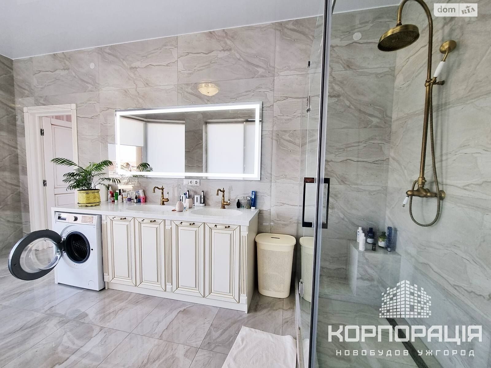 Продаж п`ятикімнатної квартири в Ужгороді, на вул. Миколи Амосова, район БАМ фото 1 Продаж п`ятикімнатної квартири в Ужгороді, на вул. Миколи Амосова, район БАМ фото 1